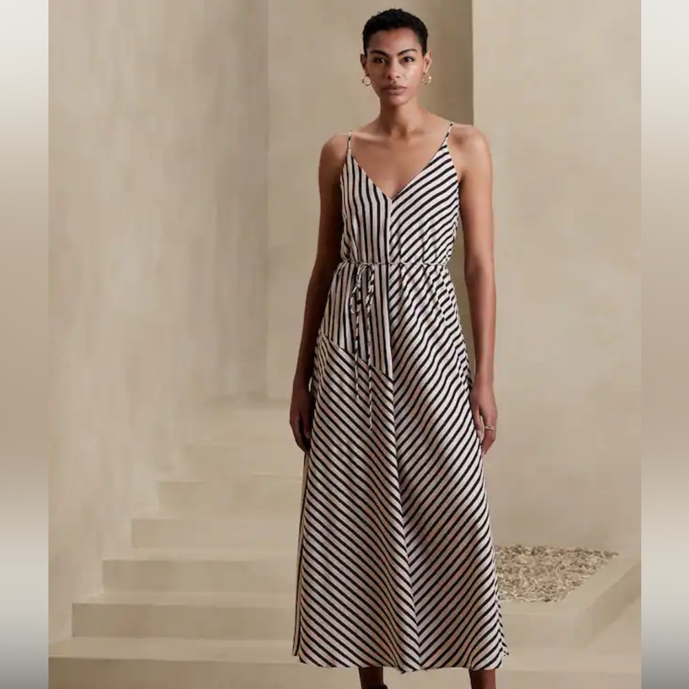 BR GULLY ASYMMETRICAL SEAM MAXI DRESS